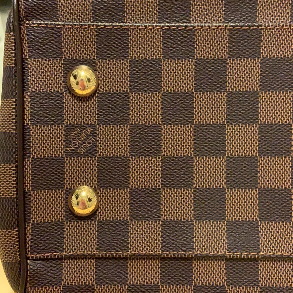 Louis Vuitton - Picture 7 of 11